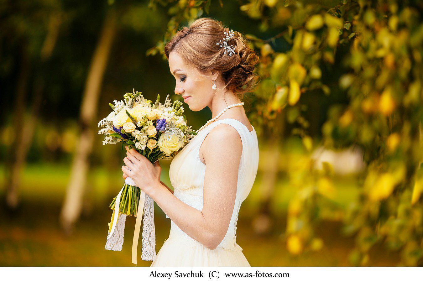 невеста с букетом цветов